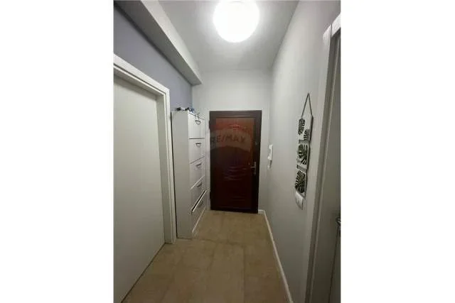 Tirane, jepet me qera apartament 1+1 Kati 3, 65 m² 350 Euro (Rruga e Thesarit)