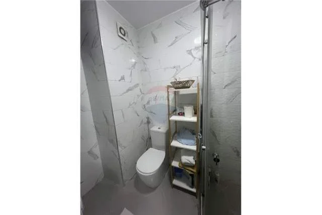 Tirane, jepet me qera apartament 1+1 Kati 3, 65 m² 350 Euro (Rruga e Thesarit)