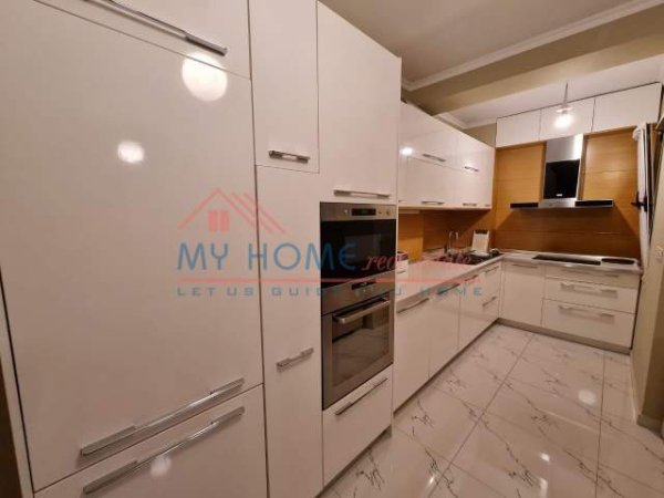 Tirane, jepet me qera apartament 2+1+BLK Kati 4, 104 m² 650 Euro (Liqnei i Thate)