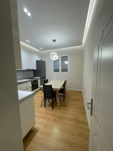 Tirane, jepet me qera apartament 2+1+A+BLK Kati 1, 100 m²  (Lucie Miloti)