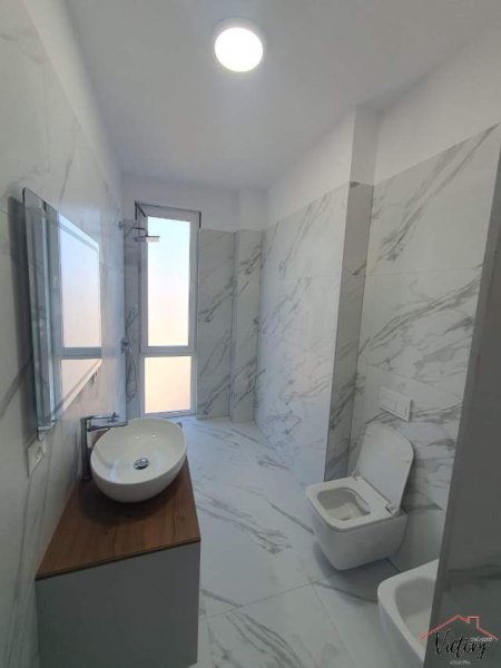 Tirane, jepet me qera apartament 3+1+BLK Kati 2, 116 m² 1.200 Euro (liqeni i thate)