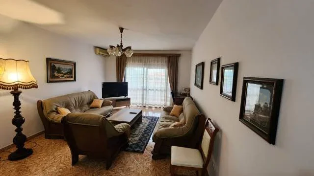 Tirane, jepet me qera apartament 2+1+BLK Kati 4, 120 m² 450 Euro (Pallati me shigjeta)