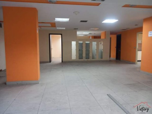 Tirane, jepet me qera ambjent biznesi Kati -1, 350 m² 2.800 Euro (rr. sami frasheri)