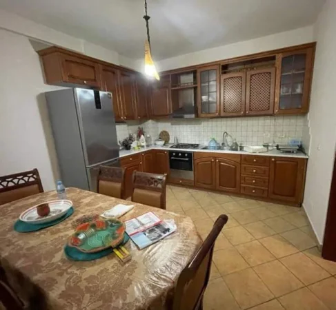 Tirane, jepet me qera apartament 2+1+BLK Kati 4, 105 m² 500 Euro (KONGRRESI I MANASTIRIT)