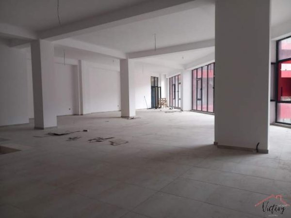 Tirane, jepet me qera ambjent biznesi Kati 1, 612 m² 6.000 Euro (RRUGA E DIBRES  (FARMACIA 10))