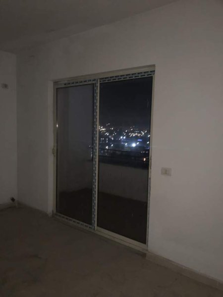 Tirane, shitet apartament Kati 7, 86 m² 45.000 Euro (kamez)