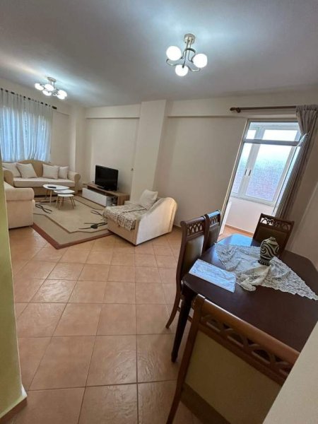 Tirane, shes apartament 3+1 Kati 3, 120 m² 188.000 Euro (komuna e parisit)