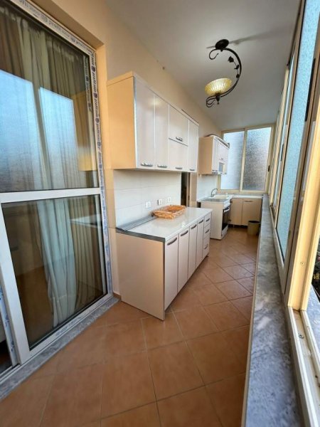 Tirane, shes apartament 3+1 Kati 3, 120 m² 188.000 Euro (komuna e parisit)