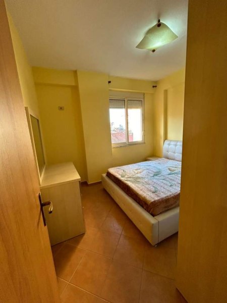 Tirane, shes apartament 3+1 Kati 3, 120 m² 188.000 Euro (komuna e parisit)