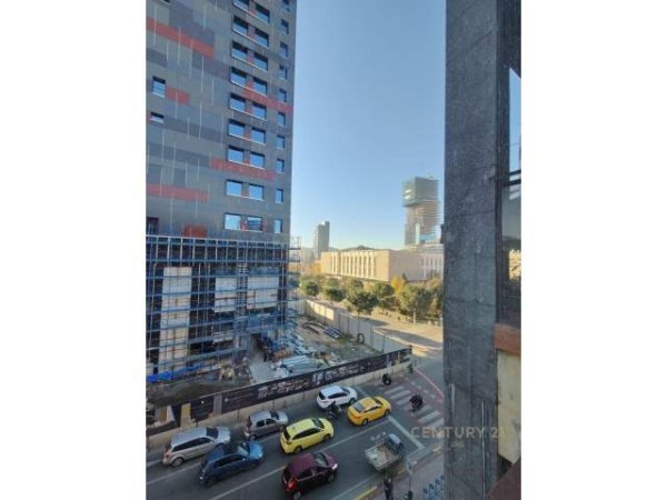 Tirane, jepet me qera zyre Kati 4, 114 m² 750 Euro (qender)
