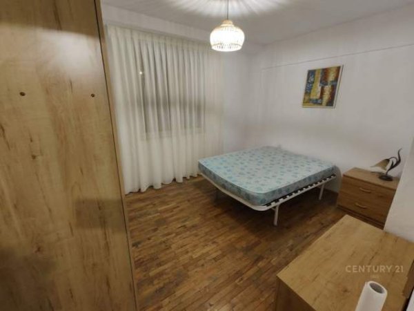 Tirane, jepet me qera zyre Kati 4, 114 m² 750 Euro (qender)