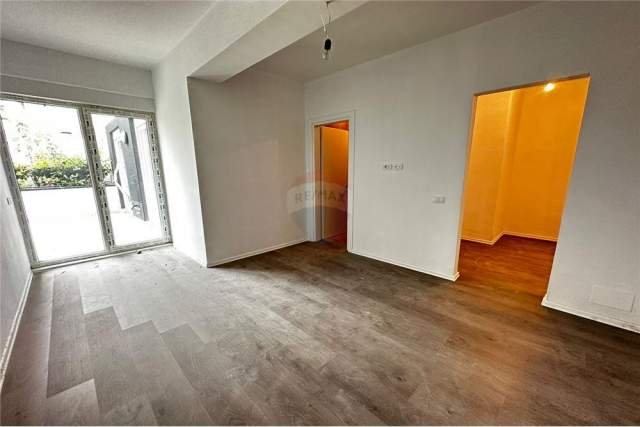 Tirane, shitet apartament 3+1+BLK Kati 2, 192 m² 270.000 Euro (Liqeni Thate)