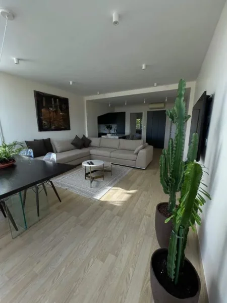 Tirane, jepet me qera apartament 2+1 130 m² 1.400 Euro (Long Hill Residence)