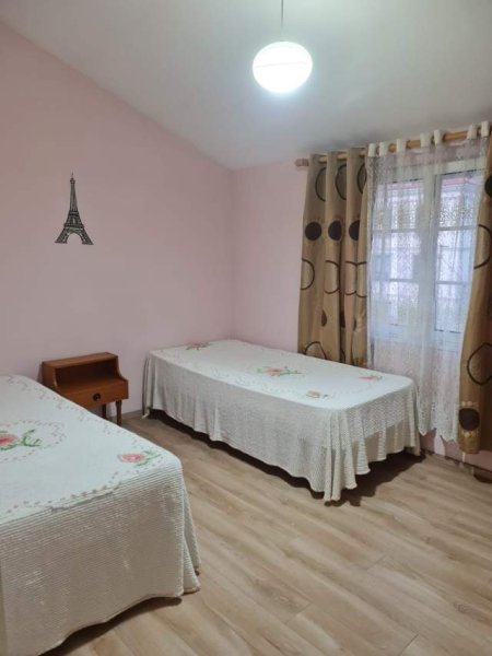 Tirane, jepet me qera apartament 2+1+BLK Kati 3, 80 m² 45.000 Leke (ish stacioni i fundit i tiranes se re)