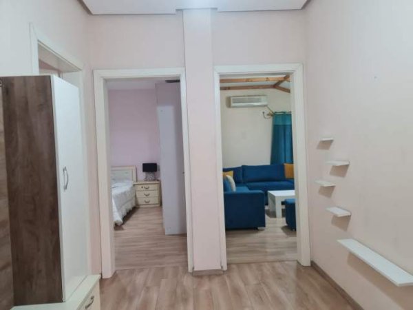 Tirane, jepet me qera apartament 2+1+BLK Kati 3, 80 m² 45.000 Leke (ish stacioni i fundit i tiranes se re)