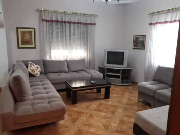 Tirane, jepet me qera apartament 3+1+BLK Kati 2, 120 m² 50.000 Leke (Jordan Misja)