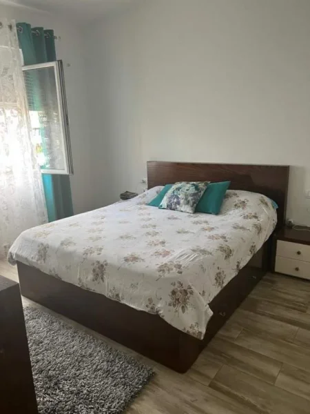 Tirane, jepet me qera apartament Kati 4, 64 m² 650 Euro (Stadiumi Dinamo)
