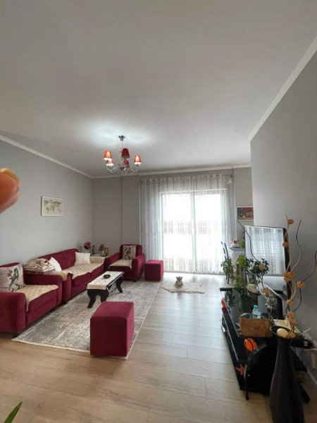 Tirane, jepet me qera apartament 2+1 Kati 7, 84 m² 500 Euro (kinostudio)