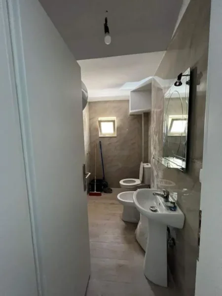Tirane, jepet me qera apartament 2+1 Kati 0, 63 m² 600 Euro