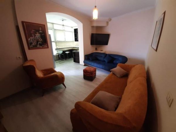 Tirane, jepet me qera apartament 1+1 Kati 2, 65 m² 500 Euro (Liqeni i Thate)