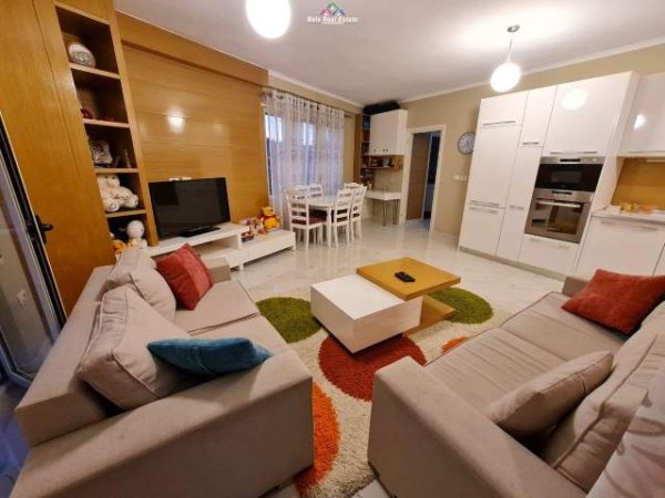 Tirane, jepet me qera apartament 2+1 Kati 4, 104 m² 650 Euro (liqeni i thate)