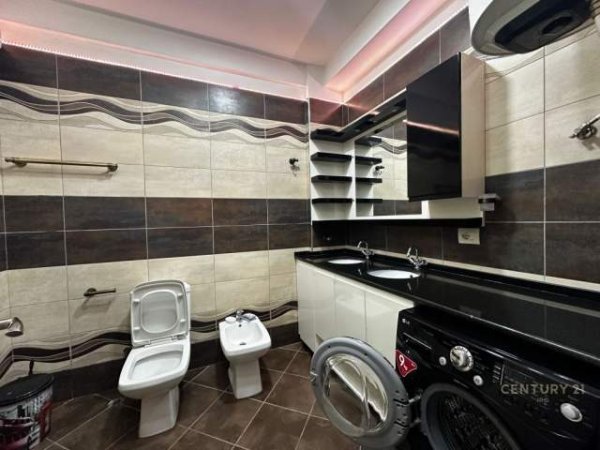 Tirane, jepet me qera apartament 3+1+BLK Kati 2, 107 m² 750 Euro (bulevardi i ri)