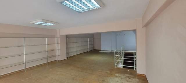 Tirane, jepet me qera 195 m² 1.000 Euro (Rruga Elbasanit)