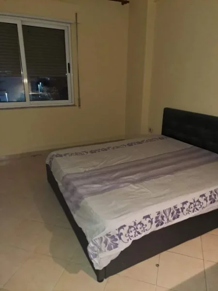 Tirane, jepet me qera 100 m² 35.000 Leke (Kopshti Botanik)