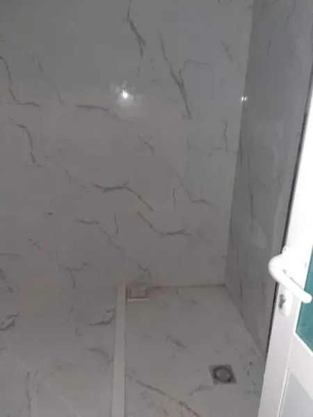 Tirane, jepet me qera 100 m² 35.000 Leke (Kopshti Botanik)