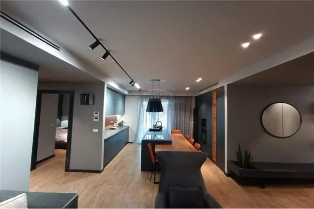 Tirane, jepet me qera apartament 2+1 126 m² 1.100 Euro (Rezidenca Park Life)