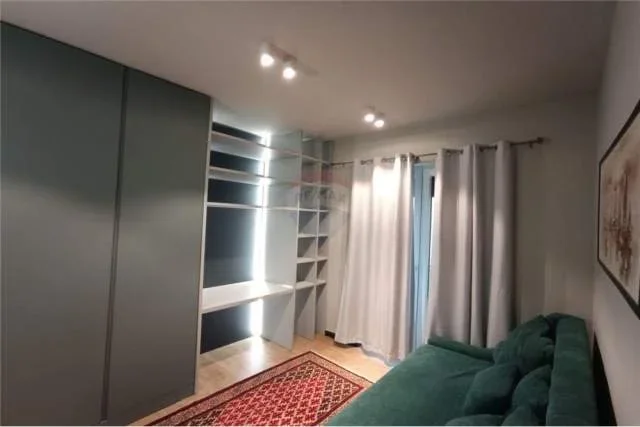 Tirane, jepet me qera apartament 2+1 126 m² 1.100 Euro (Rezidenca Park Life)