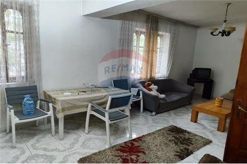 Tirane, jepet me qera apartament 2+1 Kati 1, 125 m² 400 Euro (Rruga e Dafinave)