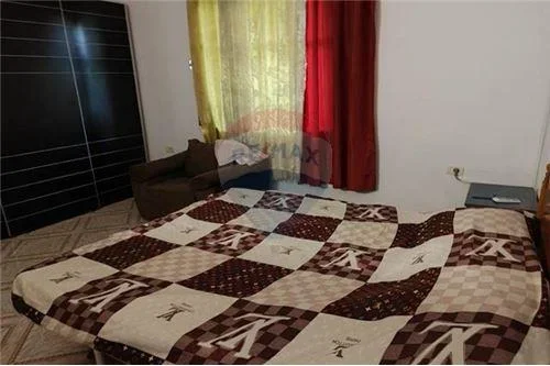 Tirane, jepet me qera apartament 2+1 Kati 1, 125 m² 400 Euro (Rruga e Dafinave)