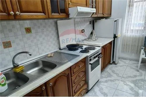 Tirane, jepet me qera apartament 2+1 Kati 1, 125 m² 400 Euro (Rruga e Dafinave)