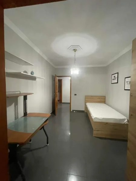 Tirane, jepet me qera apartament 2+1+BLK Kati 2, 110 m² 650 Euro (Rruga Fortuzi)