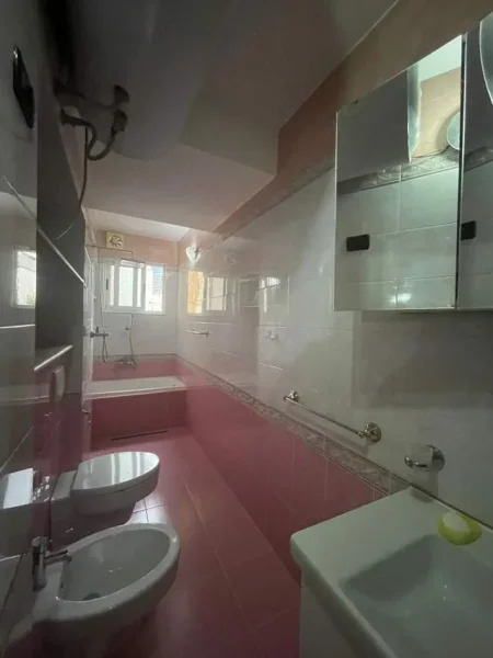 Tirane, jepet me qera apartament 2+1+BLK Kati 2, 110 m² 650 Euro (Rruga Fortuzi)