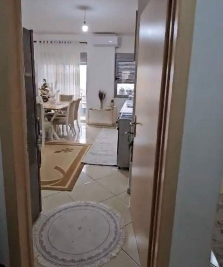 Tirane, shitet apartament 2+1 Kati 8, 110.000 Euro (PRANE ARTISTIT)