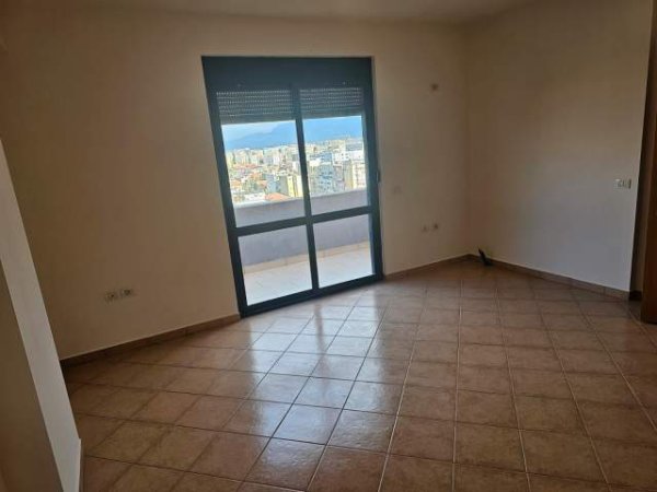 Tirane, shitet apartament 1+1 Kati 12, 70 m² 121.000 Euro (Kavaja st)