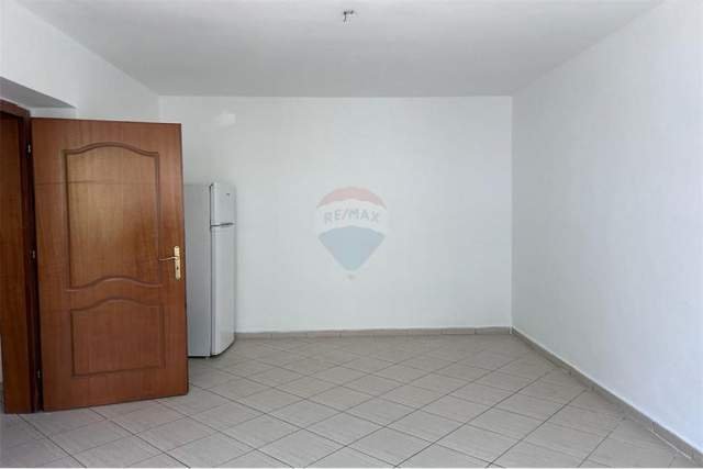 Tirane, shitet apartament 1+1 Kati 2, 53 m² 70.000 Euro (Shkolla e Bashkuar)