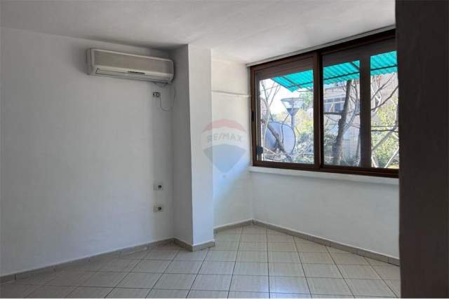 Tirane, shitet apartament 1+1 Kati 2, 53 m² 70.000 Euro (Shkolla e Baletit)