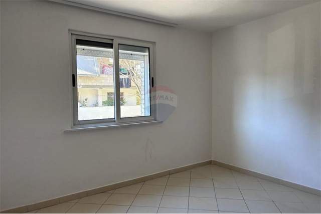 Tirane, shitet apartament 1+1 Kati 2, 53 m² 70.000 Euro (Shkolla e Bashkuar)