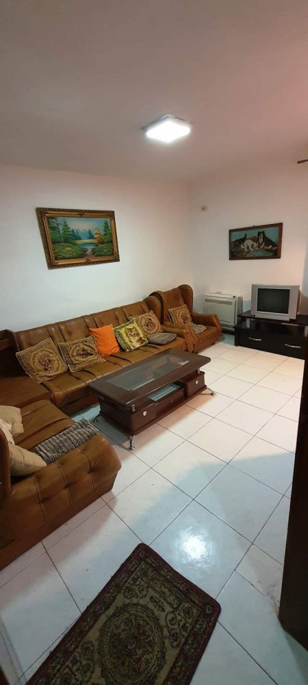 Tirane, jepet me qera apartament Kati 2, 50 m² 300 Euro (MINE PEZA)