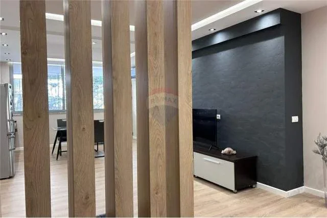 Tirane, jepet me qera apartament 2+1 80 m² 450 Euro (Fresk)
