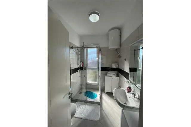 Tirane, jepet me qera apartament 1+1 Kati 3, 55 m² 500 Euro (Vasil Shanto)