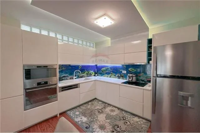 Tirane, jepet me qera apartament 2+1 Kati 3, 110 m² 700 Euro (Shkolla e Kuqe)