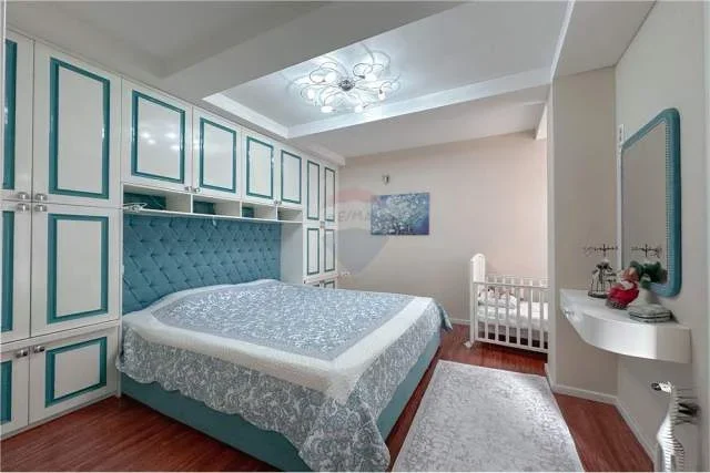 Tirane, jepet me qera apartament 2+1 Kati 3, 110 m² 700 Euro (Shkolla e Kuqe)