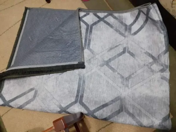 Tirane, shes Shitet tapet "Brillant" (1.60cm x 2.25cm) 2,000 Leke