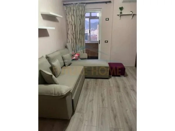 Tirane, jepet me qera apartament Kati 10, 57 m² 350 Euro (OXHAKU)