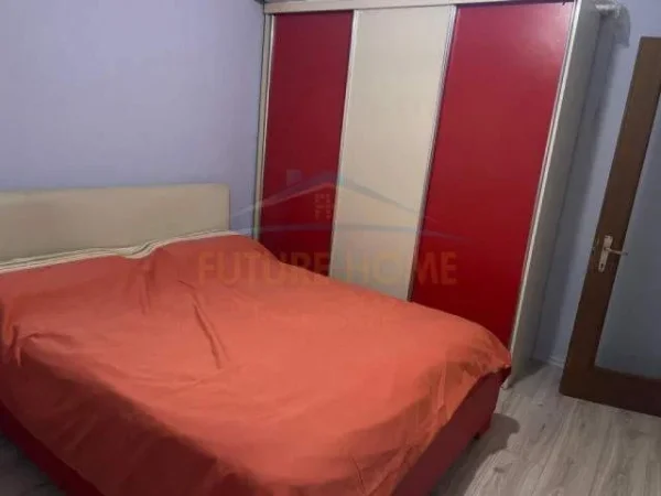 Tirane, jepet me qera apartament Kati 10, 57 m² 350 Euro (OXHAKU)