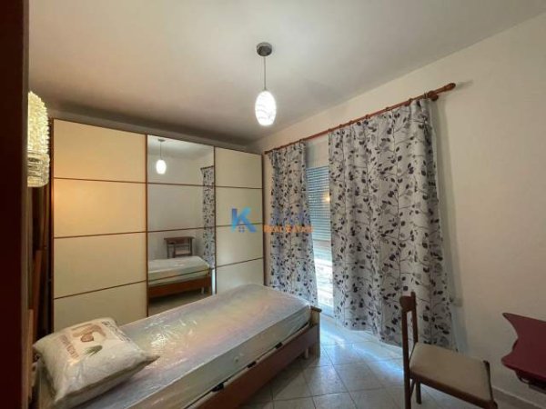Tirane, jap me qera apartament 2+1+BLK Kati 4, 92 m² 550 Euro (Stacioni i Trenit)